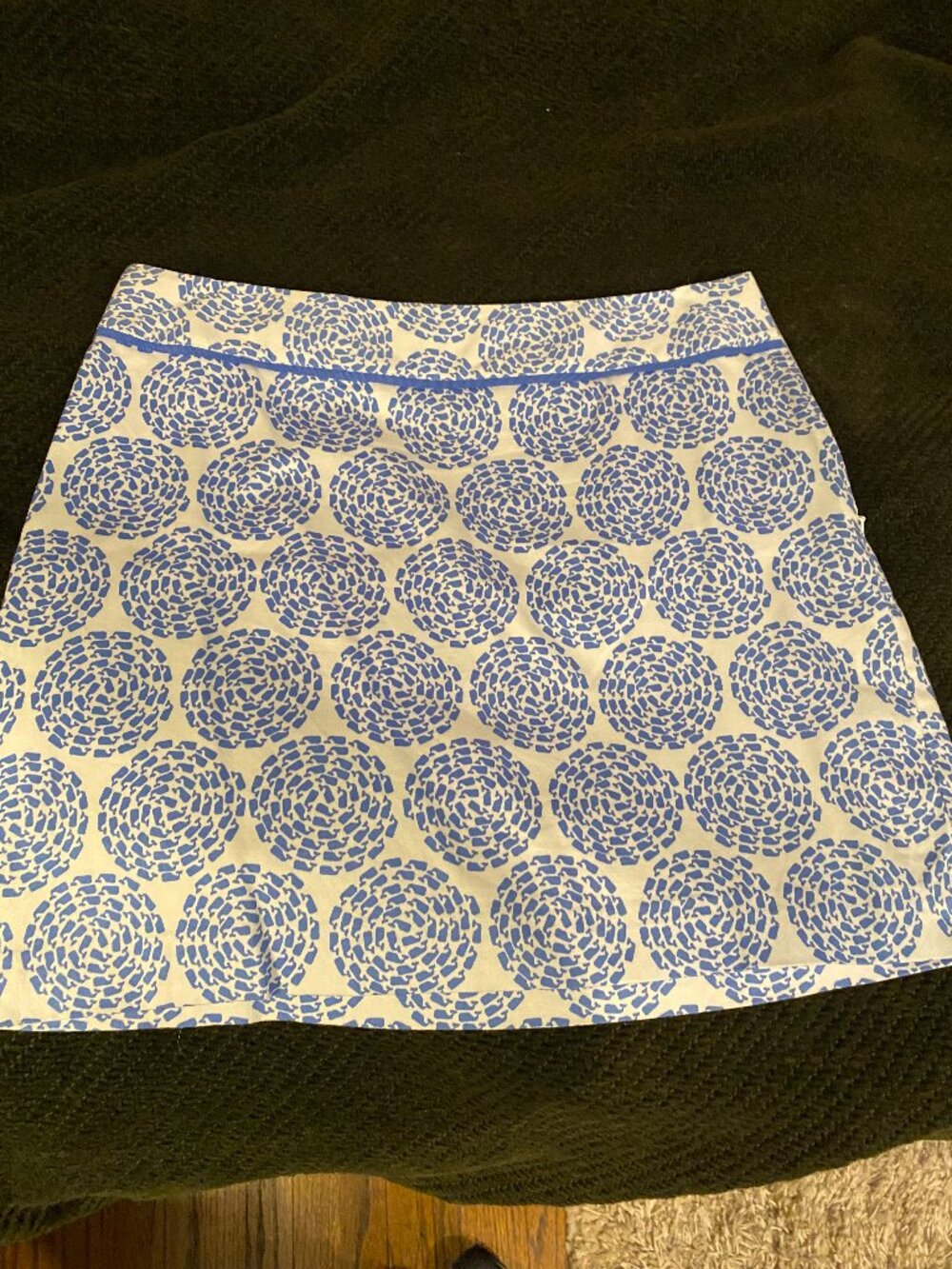 Vineyard Vines and White Blue aWhale Print Skirt - Size 8